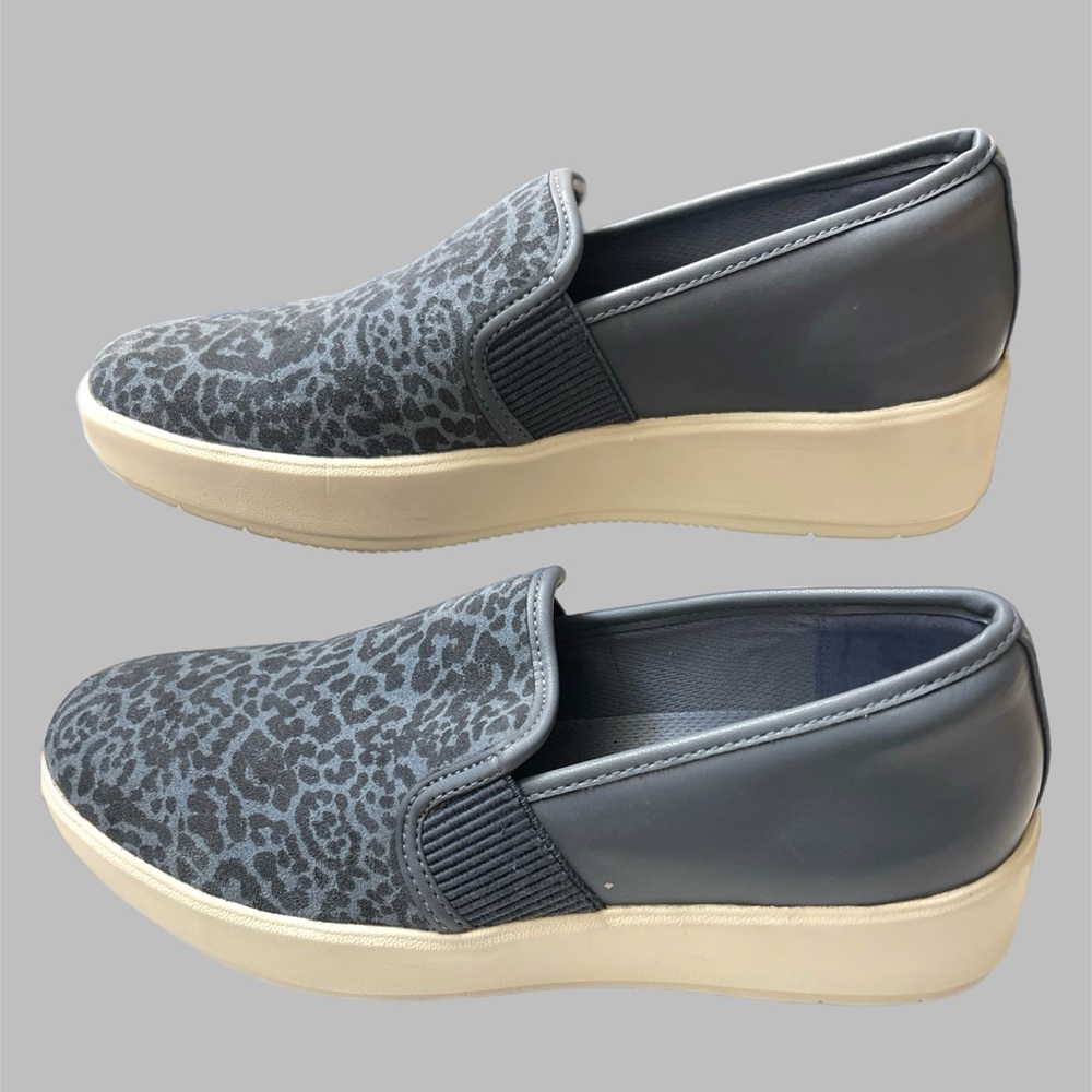 Clark’s Mens Slip-on Sneakers Blue Faux Suede Top Leather Side Size 9.5